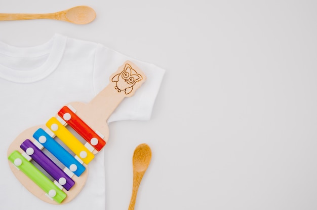 Vêtements de bébé plats à poser avec xylophone