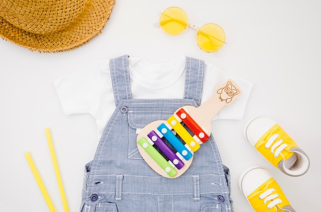 Vêtements de bébé plats à poser avec xylophone