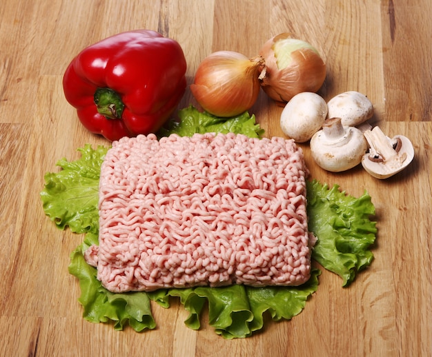 Photo gratuite viande et légumes hachés