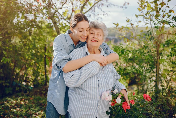 Photo gratuit vieille femme, dans, a, jardin, à, jeune, petite-fille