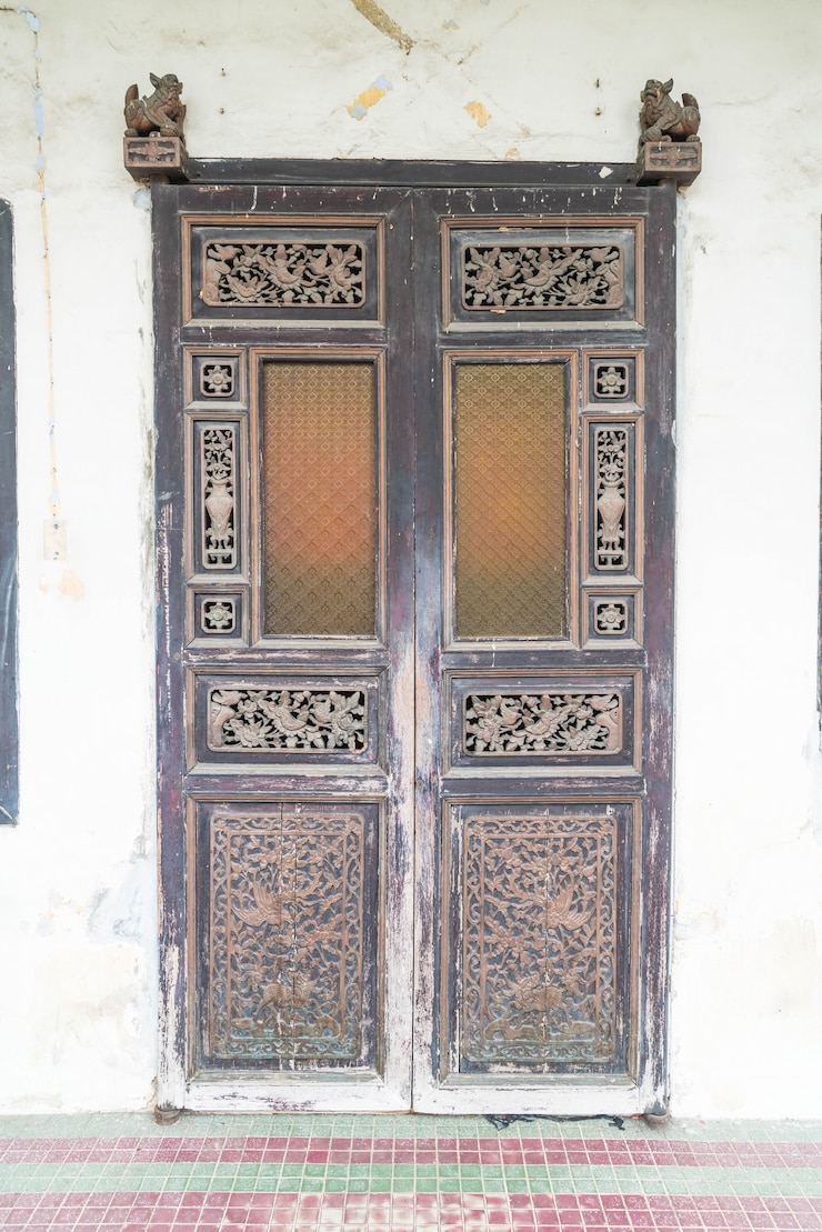 Photo gratuit vieille porte en bois brun