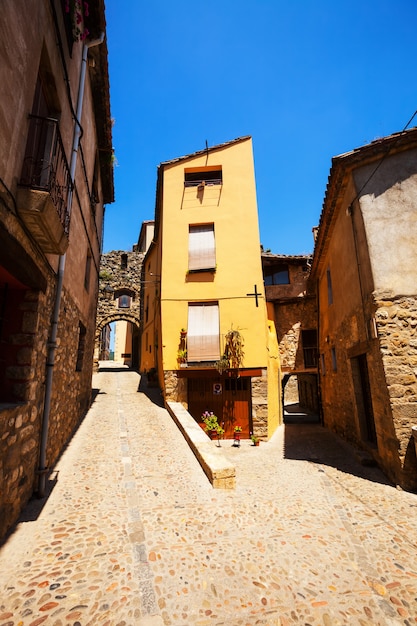 Vieilles maisons pittoresques dans la ville catalane