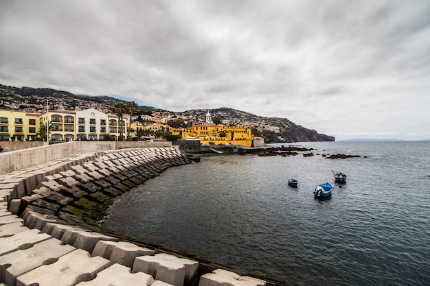 Vieux château de Funchal, capitale de Madère, au Portugal à la journée d'été ensoleillée. Concept de voyage