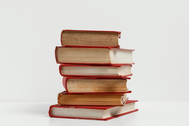 Photo gratuit vieux livres avec fond blanc
