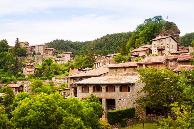 Village catalan aux Pyrénées. Rupit