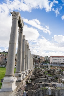 Ville antique de smyrne agora. izmir, turquie. smyrne était une ville grecque sur la côte égéenne de l'anatolie.