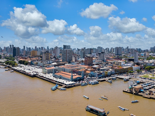 ville asiatique avec front de mer