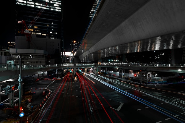 Photo gratuite la ville scintille de lumière dans les rues la nuit