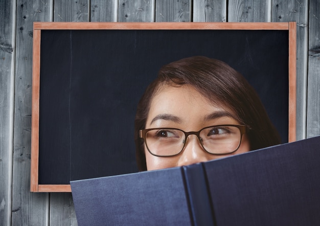 Photo gratuite visage de bonheur académique tableau clair