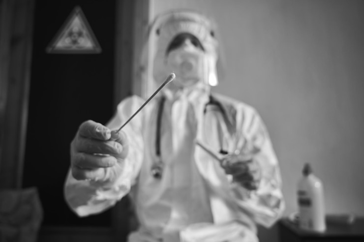 Photo gratuit la visite d'un médecin à domicile pendant la quarantaine mondiale covid19 rester à la maison sauve des vies