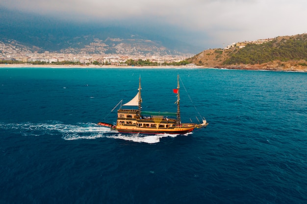 Voilier dans la mer Méditerranée