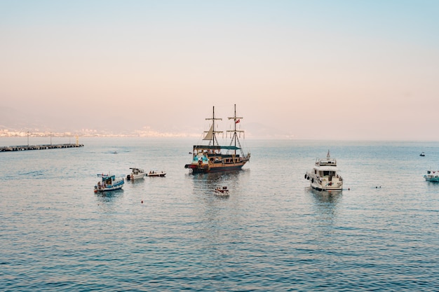 Voilier dans la mer Méditerranée