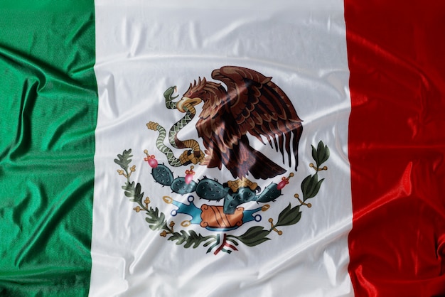 Photo gratuite voir ci-dessus drapeau mexicain avec aigle