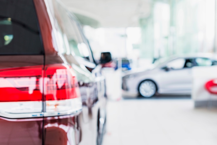 Photo gratuit voiture chez concessionnaire