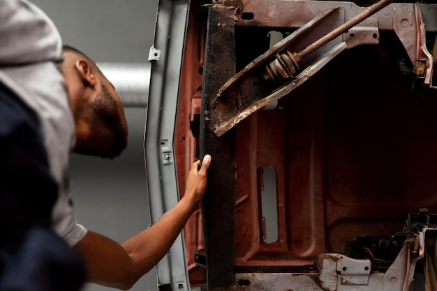 Voiture prise en charge en atelier