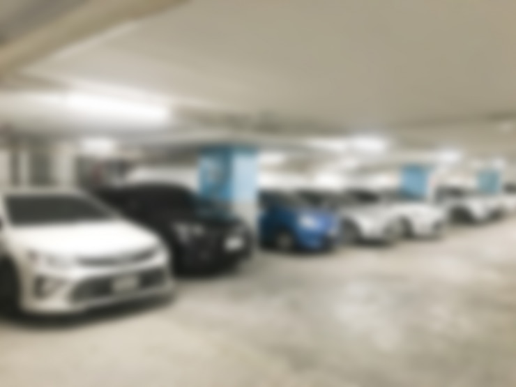 Photo gratuit voitures en stationnement