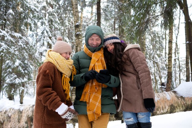 Voyage d'hiver en famille à plan moyen
