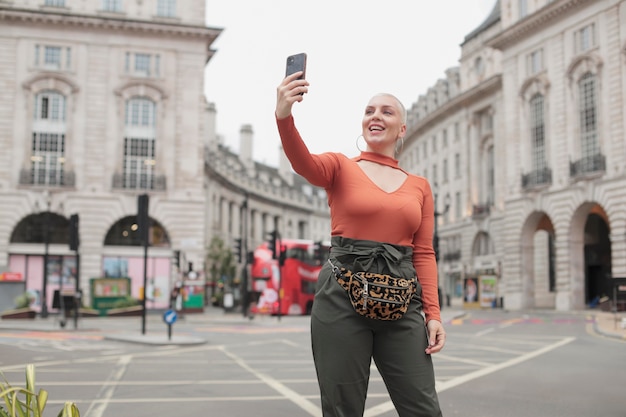 Voyageur de la ville de Londres avec des vibrations atumn