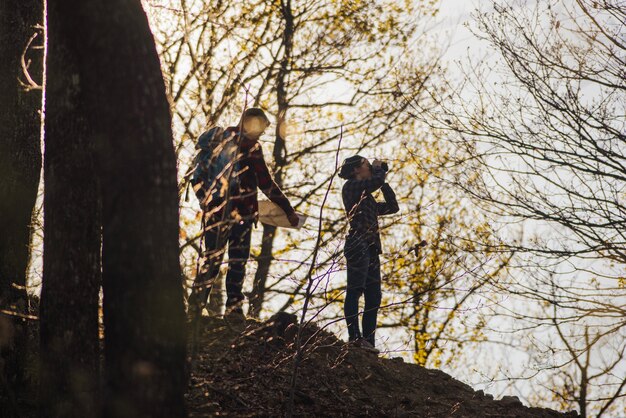 Les voyageurs recherchant le chemin