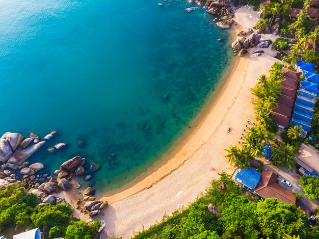 Vue aérienne de la belle plage tropicale