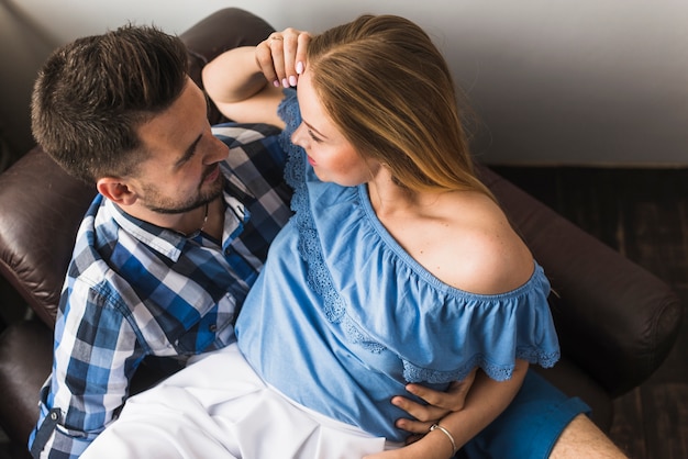 Vue aérienne d&#39;un couple romantique