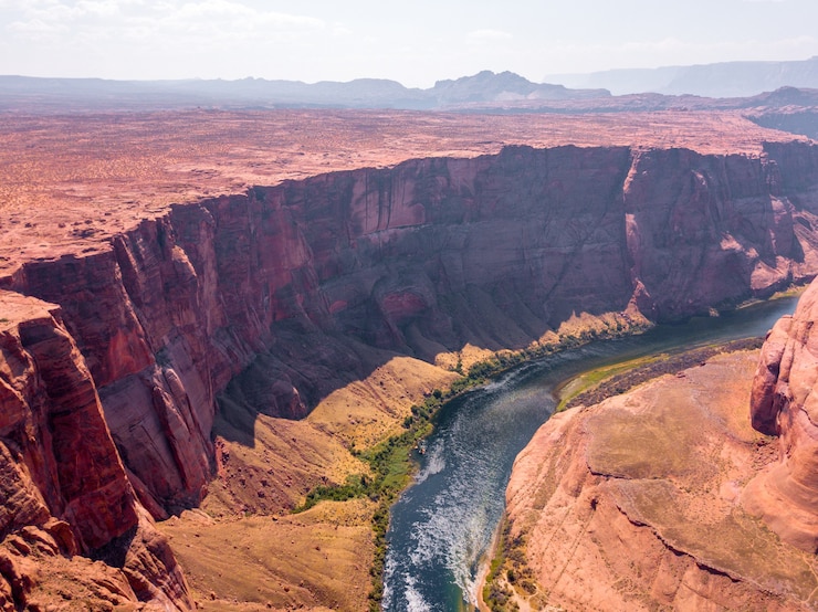 Photo gratuit vue aérienne du horseshoe bend sur la rivière colorado près de la ville d'arizona, usa