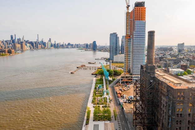 Vue aérienne du paysage urbain de new-york sous le soleil