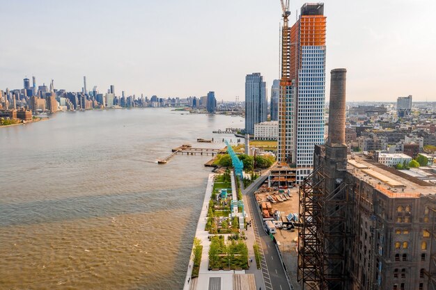 Vue aérienne du paysage urbain de New-York sous le soleil
