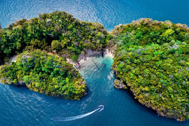 Vue aérienne de l'île de Lao Lading à Krabi, Thaïlande.