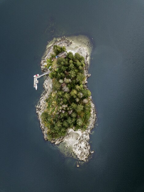 Vue aérienne d'une île