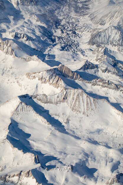 Vue aérienne de la montagne de neige