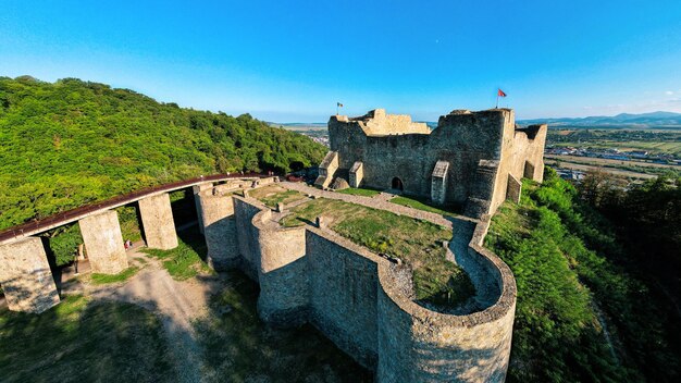 Vue aérienne par drone de la citadelle de Neamt à Targu Neamt Roumanie