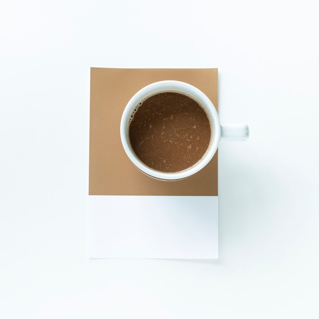 Vue aérienne d&#39;une tasse de café noir