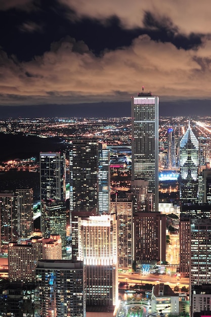 Vue aérienne urbaine de Chicago au crépuscule