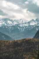 Photo gratuite vue sur les alpes bavaroises. la chaîne de montagnes s'appelle 