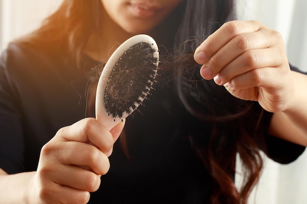 Astuces Pour Démêler vos Cheveux Naturellement et Sans Douleur brosse démêlante