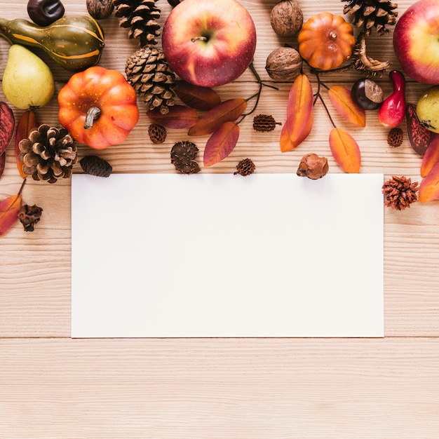 Photo gratuite vue d'automne vue de dessus avec espace de copie