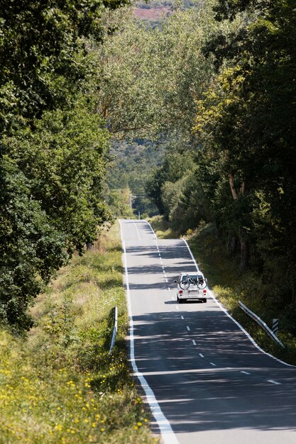 Vue d'aventure de voyage sur la route