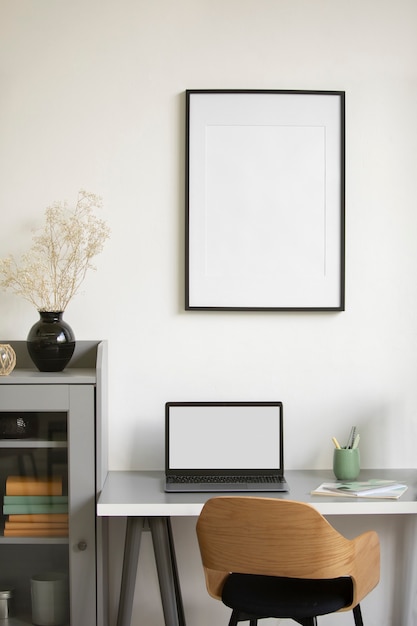 Vue d'un cadre photo avec une décoration intérieure