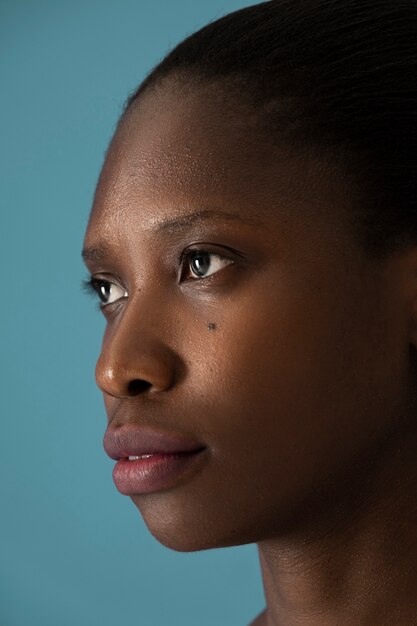 Vue de côté beau portrait de femme