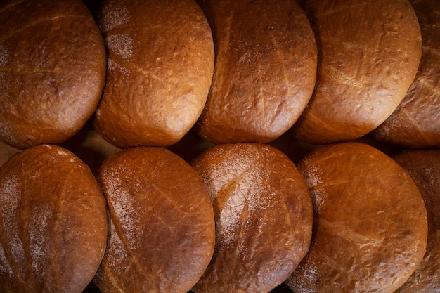 Photo gratuite vue de délicieux pain cuit au four dans la pâtisserie