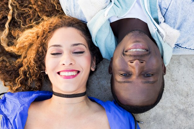 Vue de dessus de afro américain couple