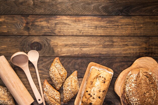 Vue de dessus des aliments cuits au four avec espace de copie