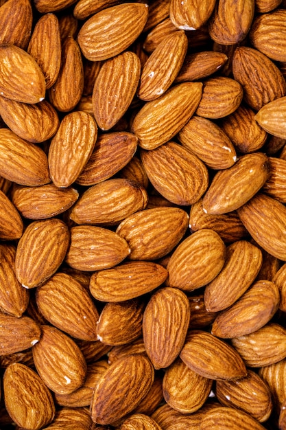 Photo gratuite une vue de dessus amandes brunes