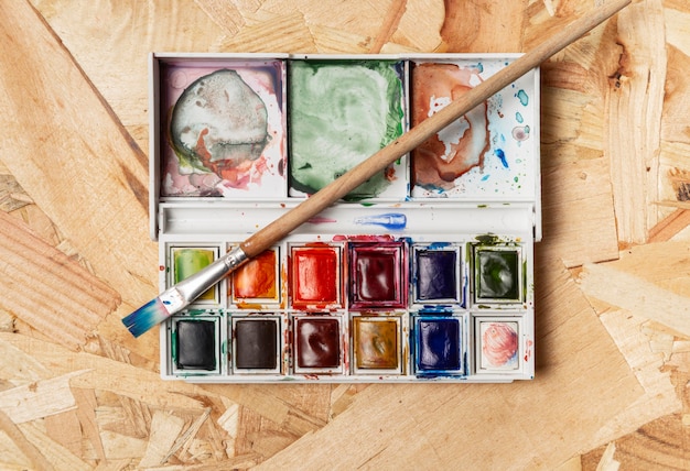 Photo gratuite vue de dessus aquarelle peinture créativité art studio