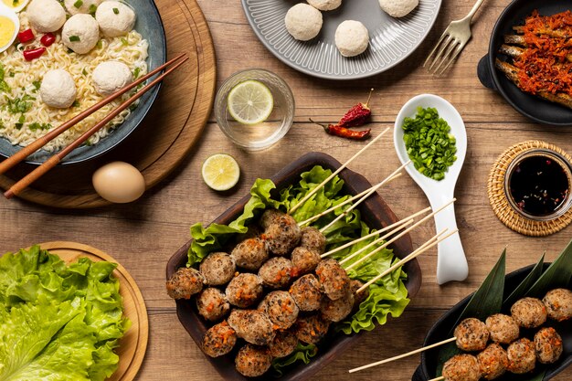 Vue de dessus arrangement de délicieux bakso indonésien