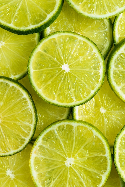 Vue de dessus de l'arrangement de la texture des tranches de citron vert