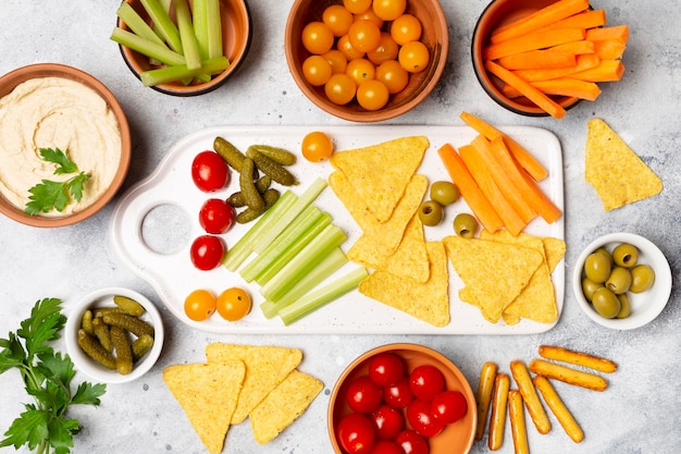 Vue de dessus assortiment de légumes et frites