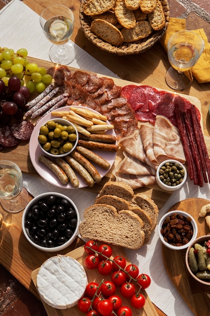 Vue de dessus de l'assortiment de plats savoureux