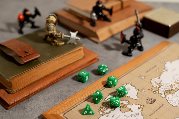 Photo gratuite vue de dessus sur de beaux objets de nature morte rpg